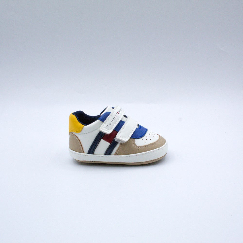 Tommy sneakers culla