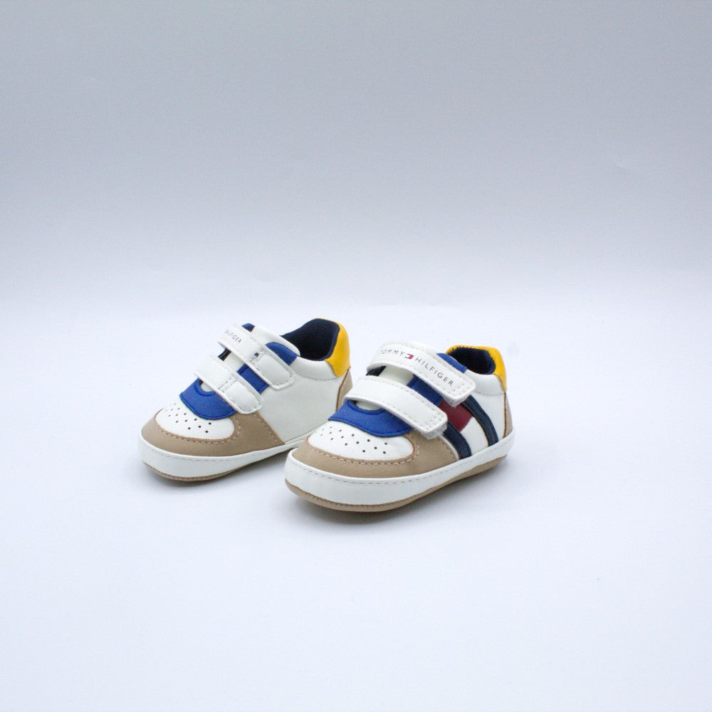 Tommy sneakers culla