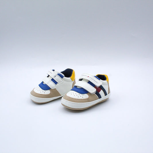 Tommy sneakers culla