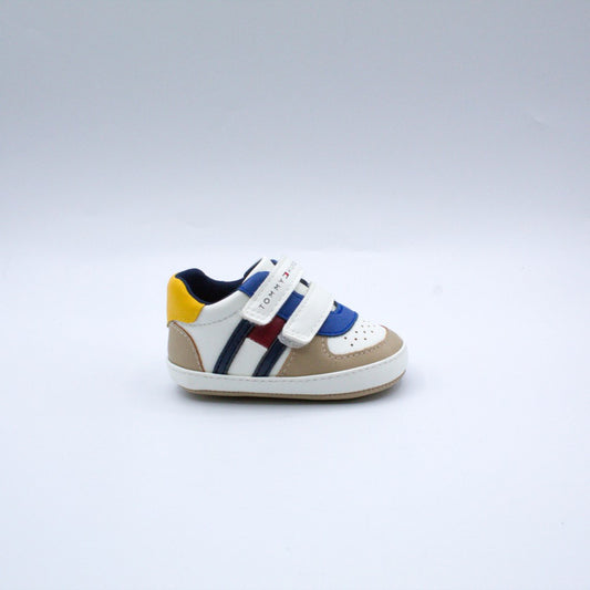 Tommy sneakers culla
